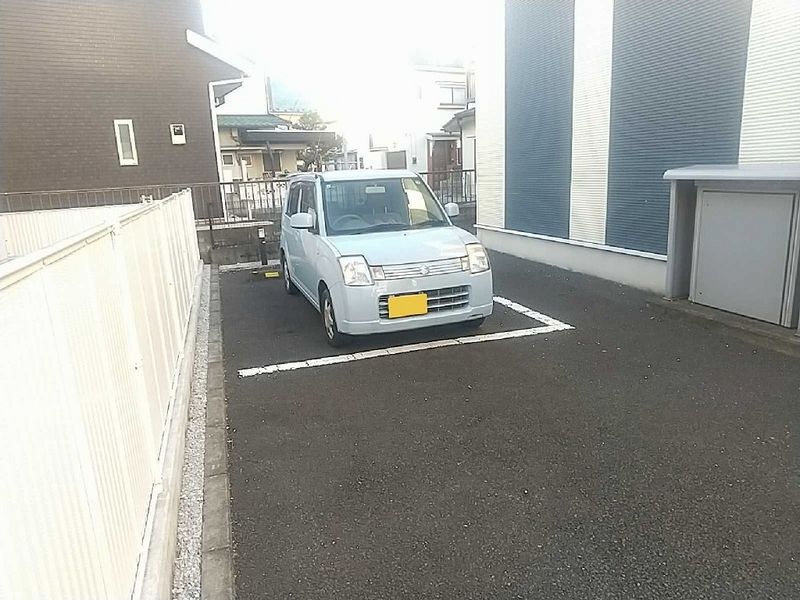 レオネクストシャトレーⅡ 駐車場