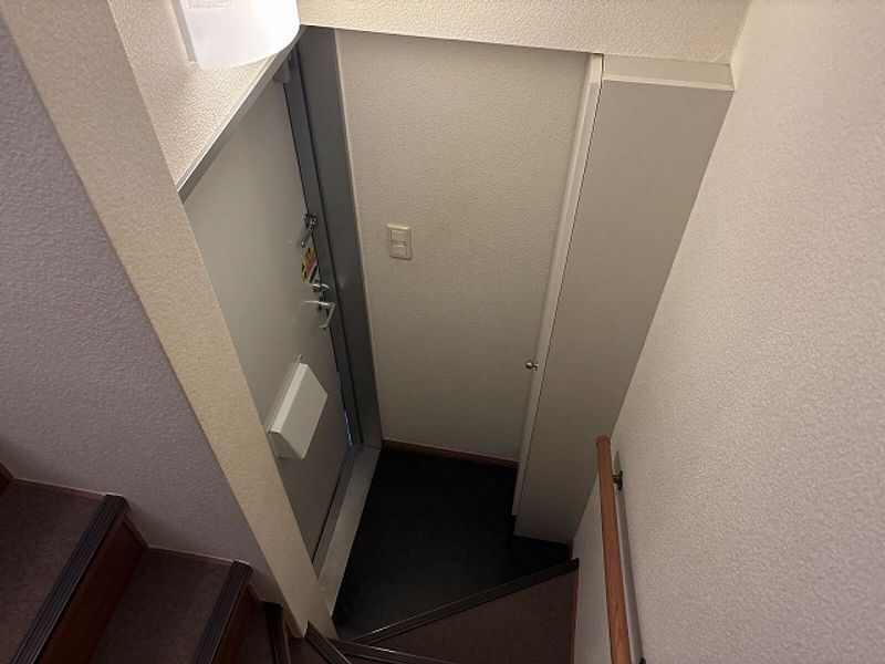 レオパレスメイプルコートⅡ号館 玄関