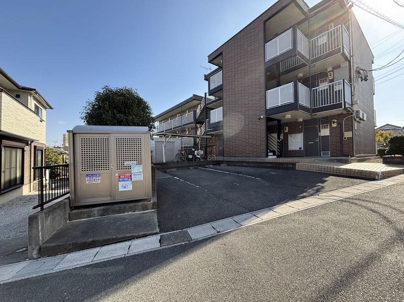 レオパレスさくら坂 駐車場