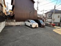 レオパレスエーデル菱屋西 駐車場