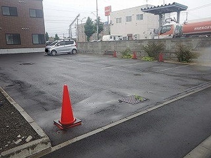 レオパレスカストル 駐車場