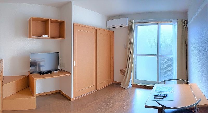 レオパレスアンソレイエ 居間