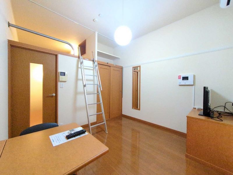 レオパレスダイガ 居間