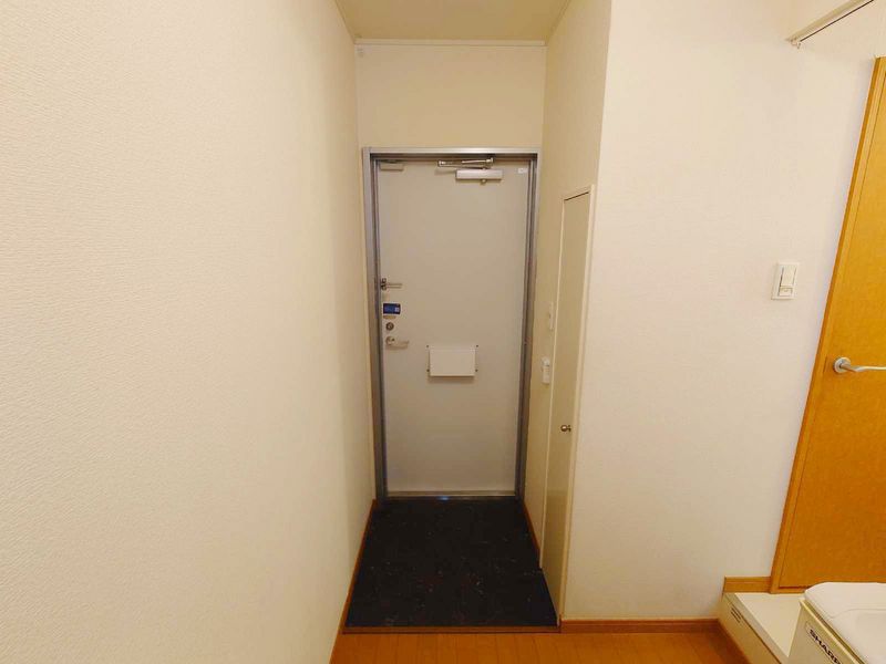 レオパレスバーン　ディーⅠ 玄関