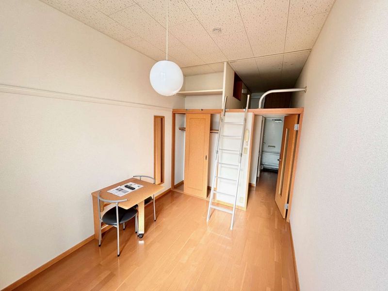 レオパレススラップ赤池 居間