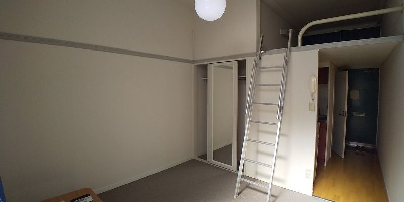 レオパレススクェア 居間