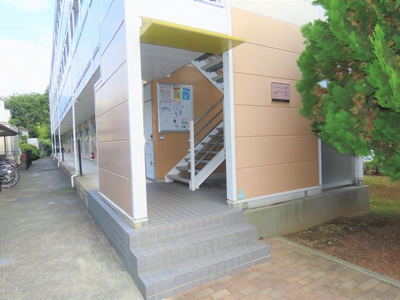 レオパレス双葉 エントランス