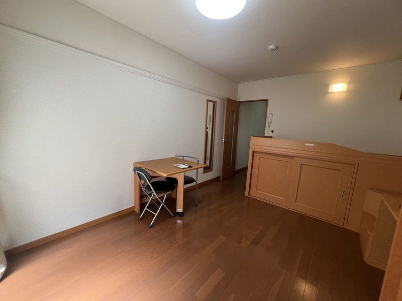 レオパレスプリティ葵 居間