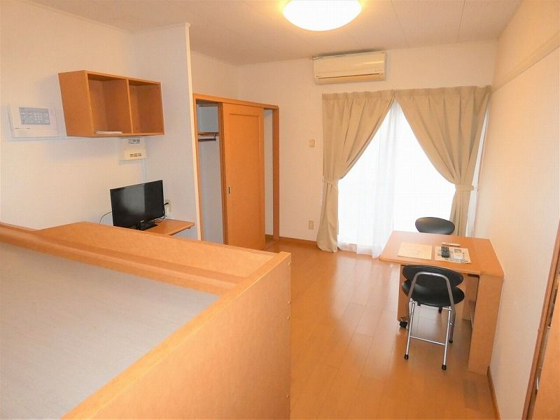 レオパレスイナミタウン 居間