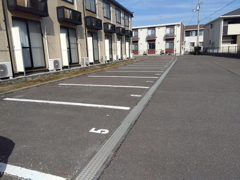 レオパレスＨｉｒｏ　Ⅱ 駐車場