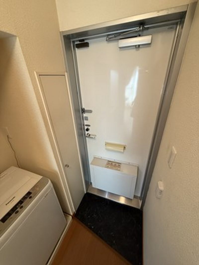 レオパレスシャルマンⅡ 玄関