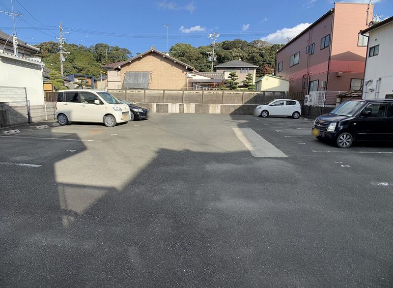 レオパレス殿田 駐車場