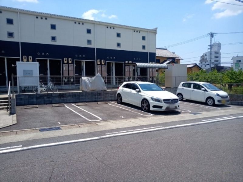 レオネクストいなほ 駐車場