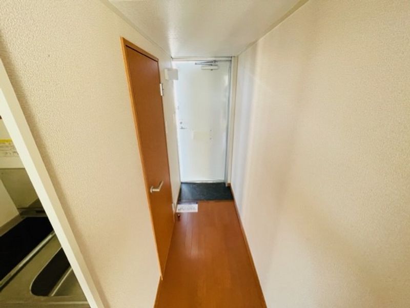 レオパレスサンヒダカ 玄関