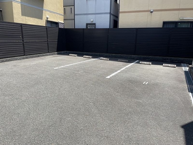 レオパレスたんぽぽ 駐車場