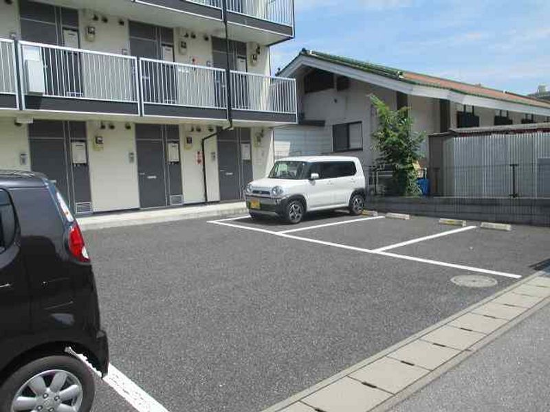 レオパレスＭＩＬＦＯＲＤ 駐車場