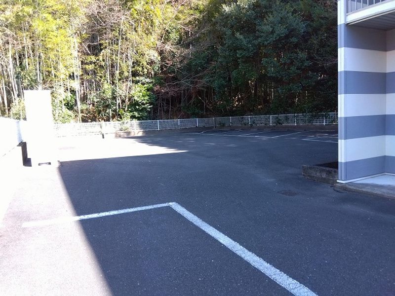 レオパレスバーディー 駐車場