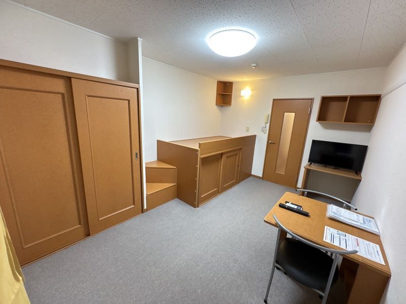 レオパレス三丁田 居間