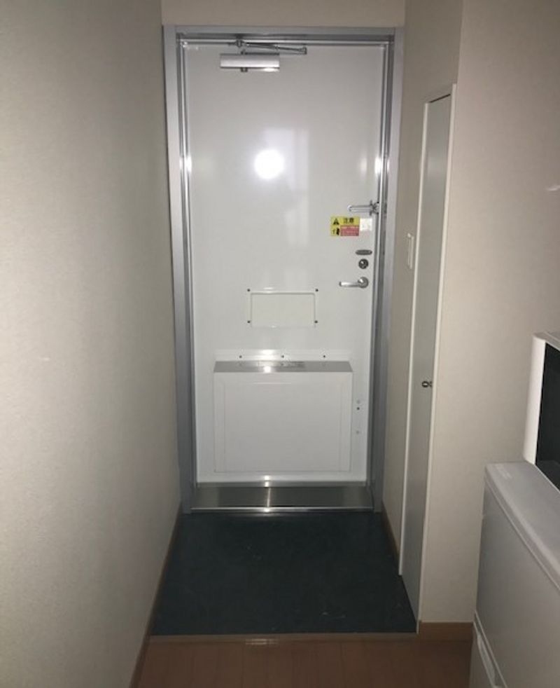 レオパレスメゾンド　中央 玄関