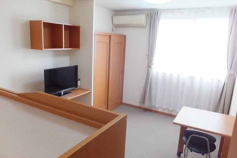 レオパレスチロルα 居間