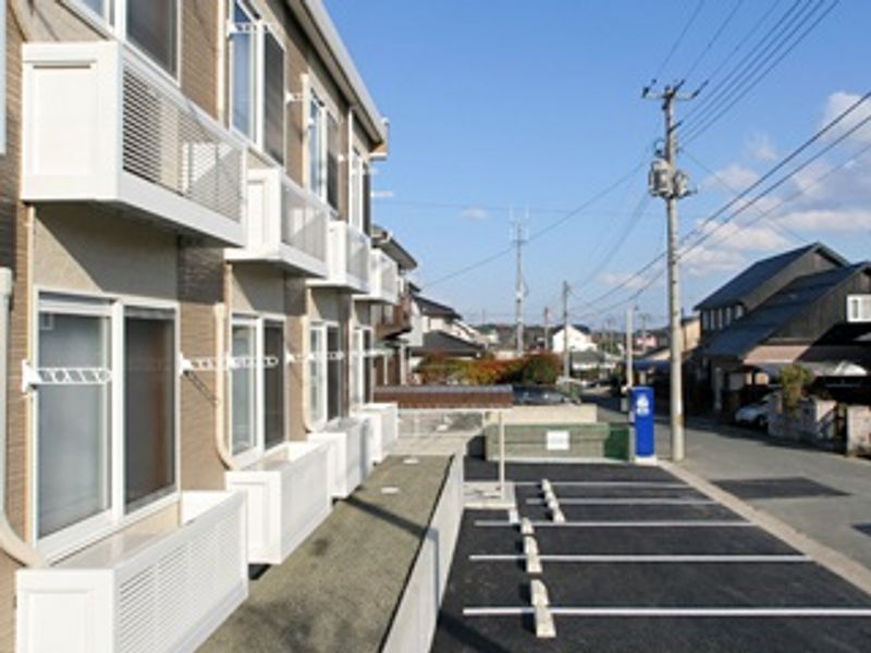 レオパレスブルースカイひより台 駐車場