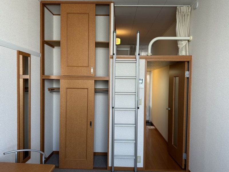 レオパレス山王 居間