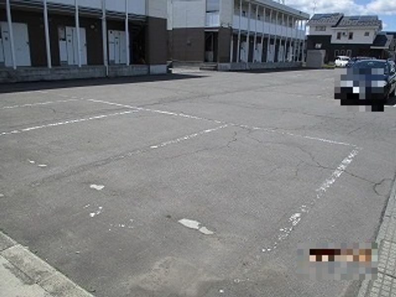 レオパレスシャルマンＢ 駐車場