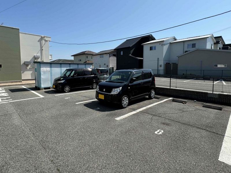 レオパレス東原 駐車場
