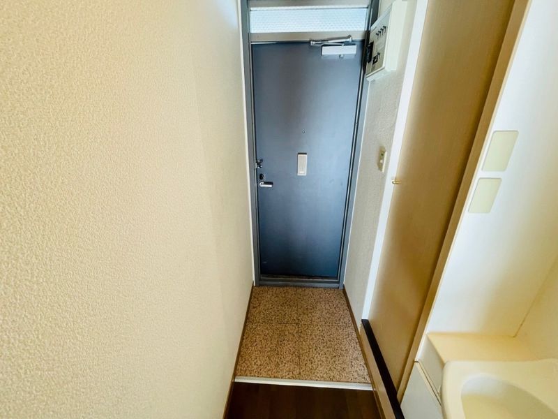 レオパレスウイングＡ 玄関