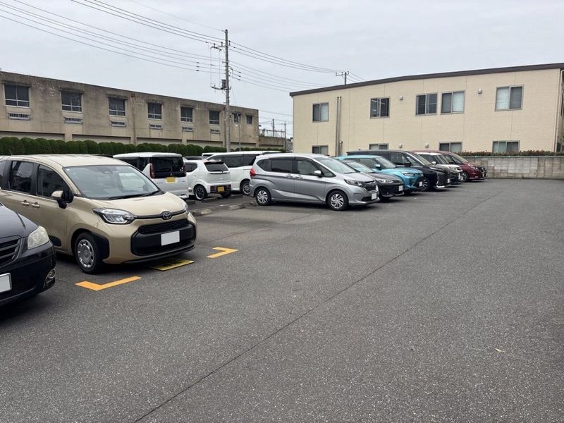 レオパレスヴァンセート 駐車場