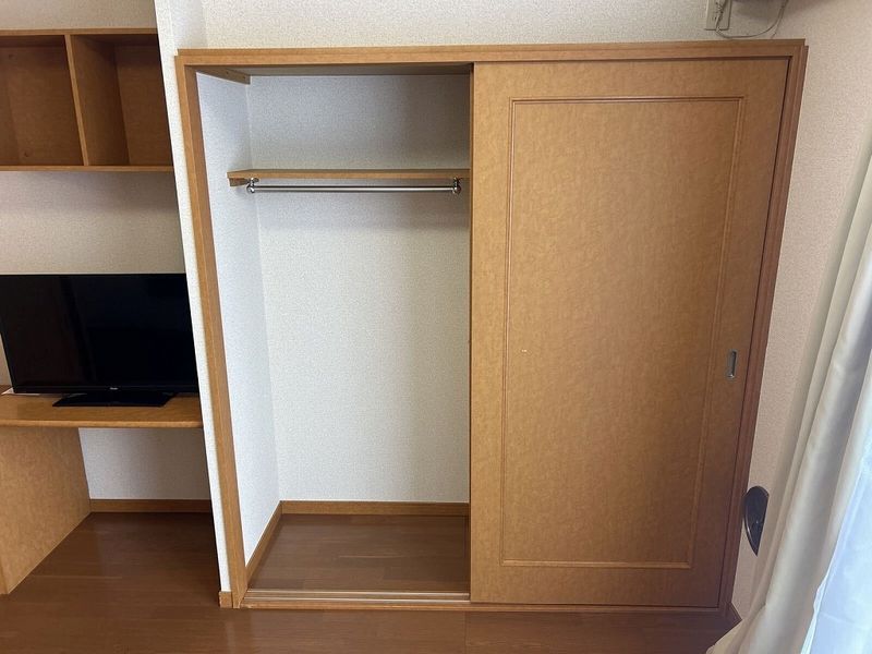 レオパレススワホーム 収納