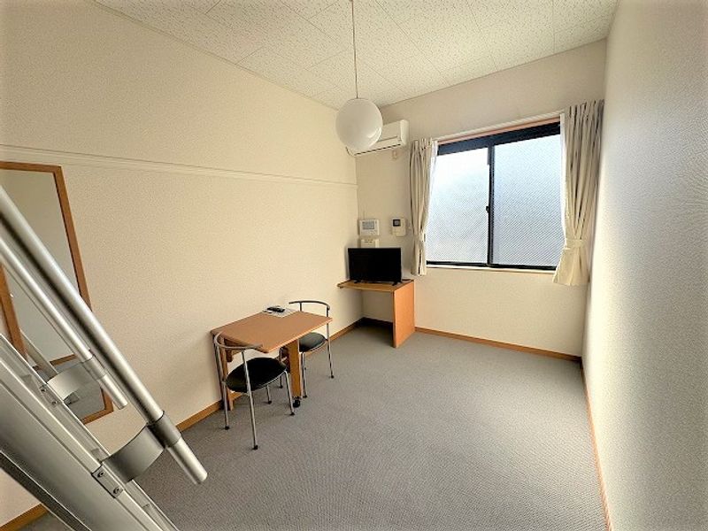 レオパレスペンディオ 居間