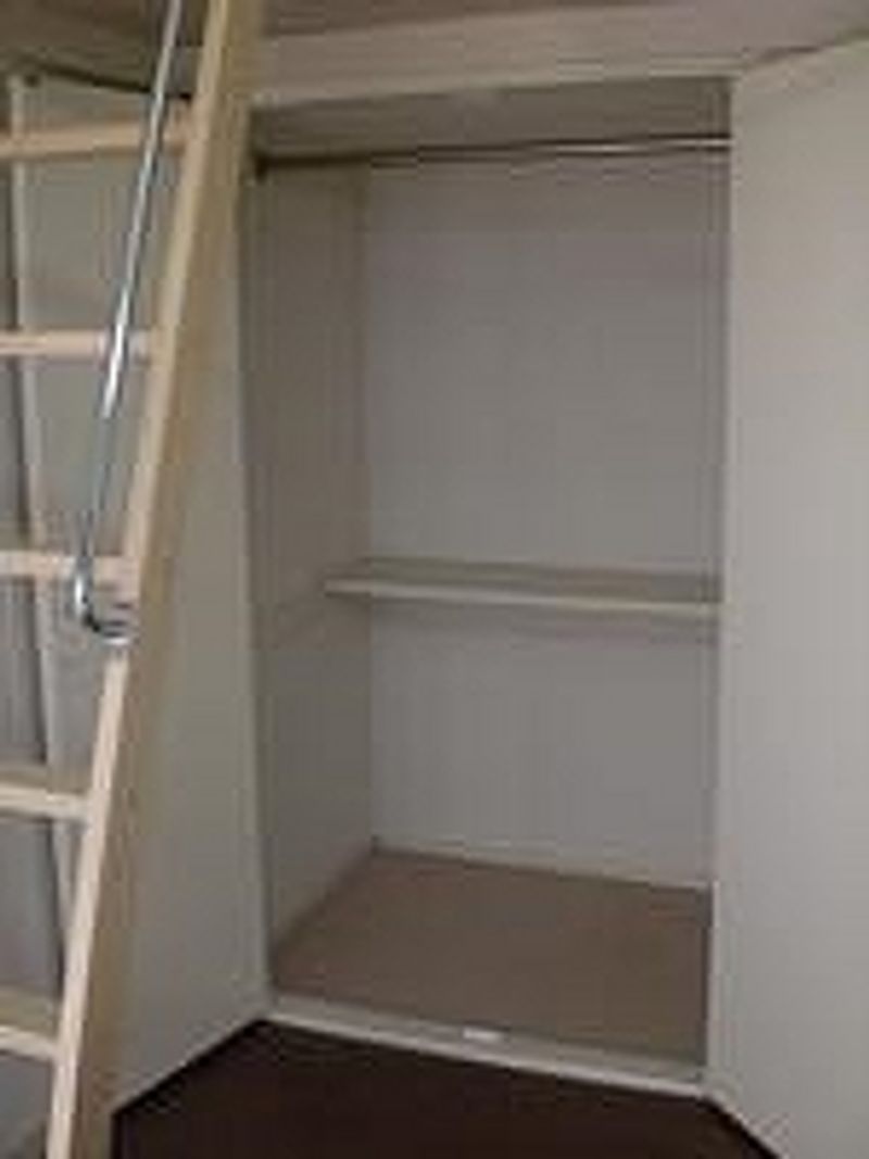 レオパレス足立新田 収納