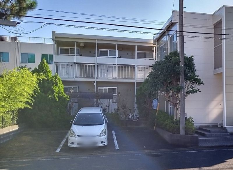 レオパレスＫＯＩＺＵＭＩ 駐車場