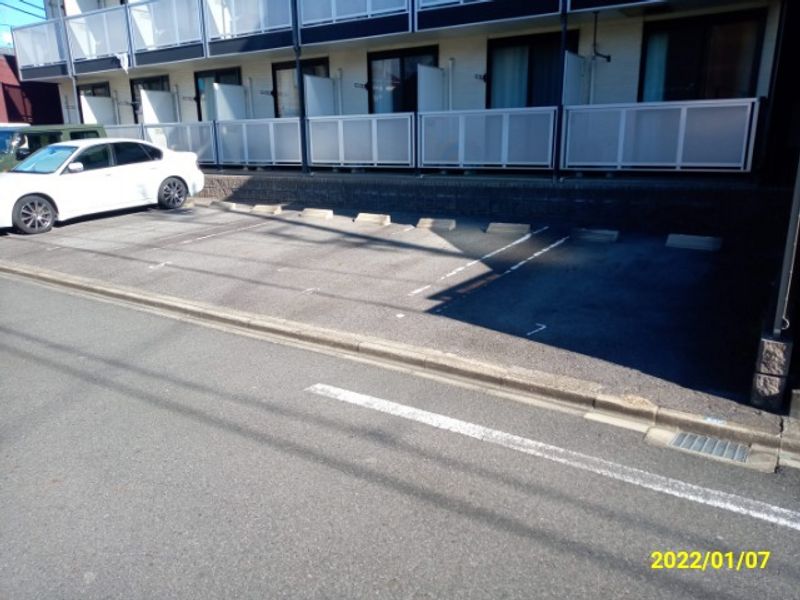 レオパレス勝利 駐車場