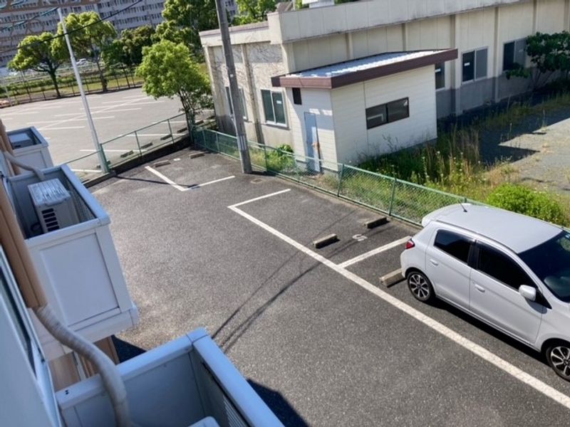 レオパレスエスポワール 駐車場