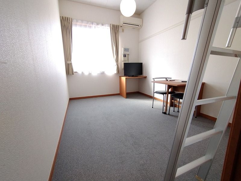 レオパレスＣｅｄｒｅ 居間