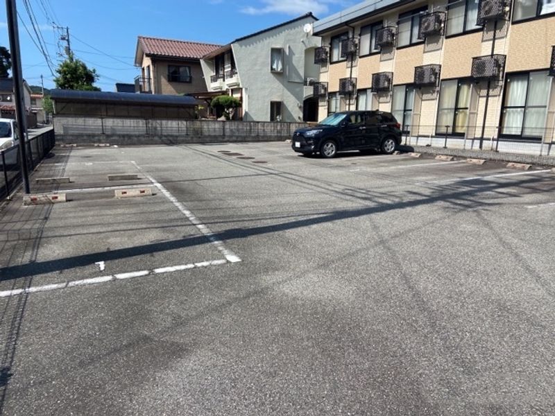 レオパレスＥａｓｅ 駐車場