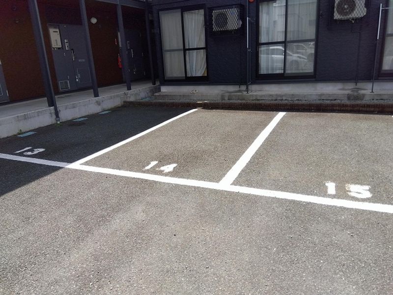 レオパレス山形 駐車場