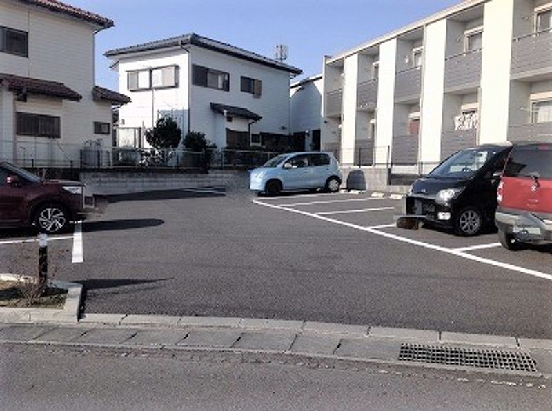 クレイノルーチェⅤ 駐車場