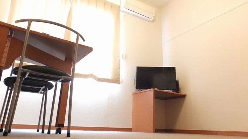 レオパレスイターナル 居間