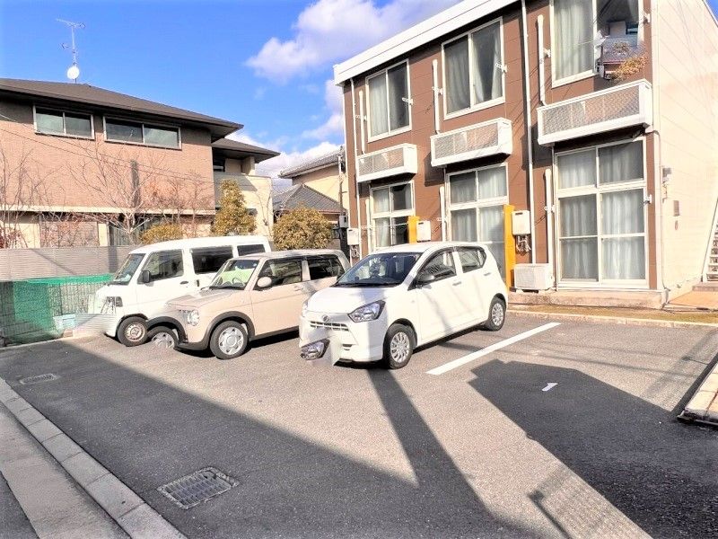 レオパレスアシャ 駐車場