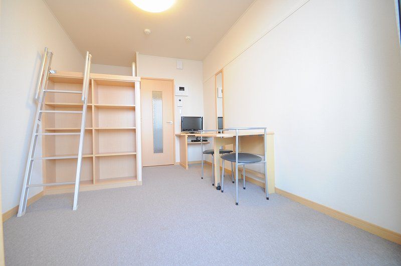 レオパレスプレステージ三津屋Ⅱ 寝室