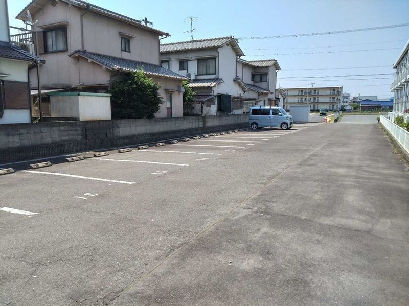 レオパレス四季 駐車場