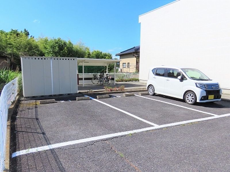 レオパレスピュアフル 駐車場