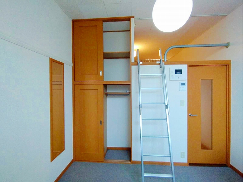 レオパレスラ・ポール 収納