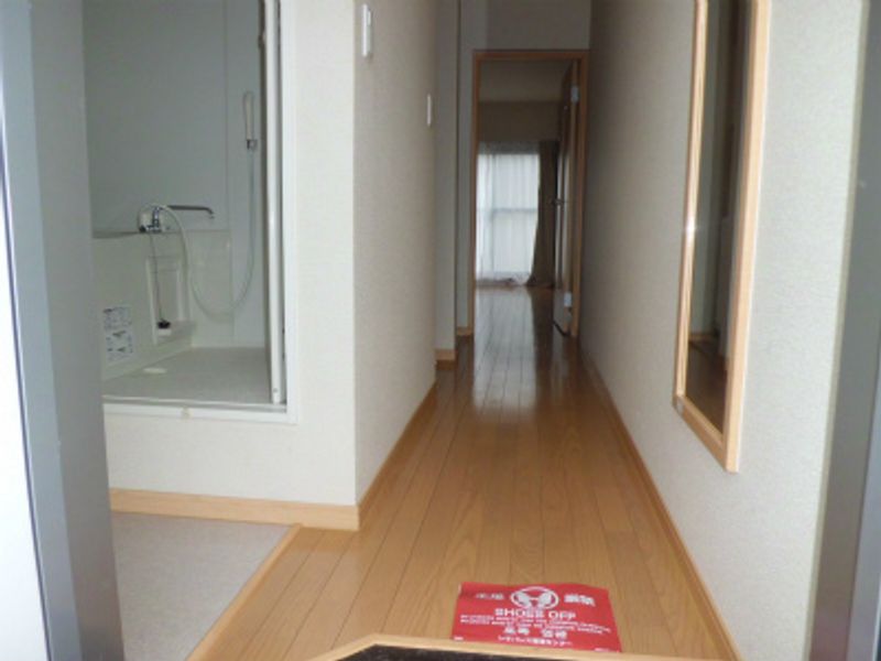 レオパレスラインＭＲ 玄関