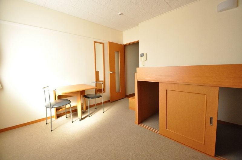 レオパレスロイヤルガーデン内免 居間