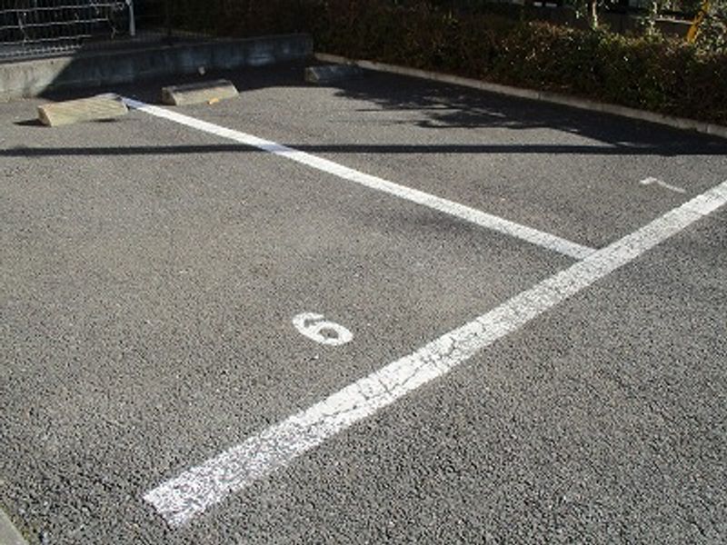 レオパレスいずみ 駐車場