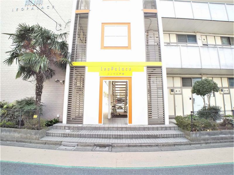 レオパレスシリウス戸田 エントランス